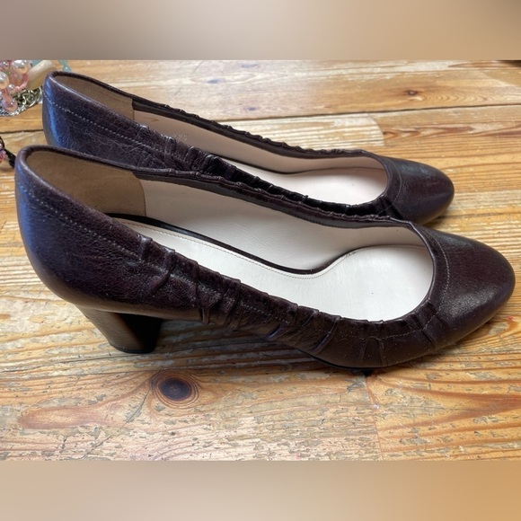Prada Size 39 1/2 (EU) Vintage Leather Heels - Picture 2 of 3
